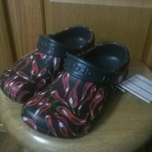 chili crocs